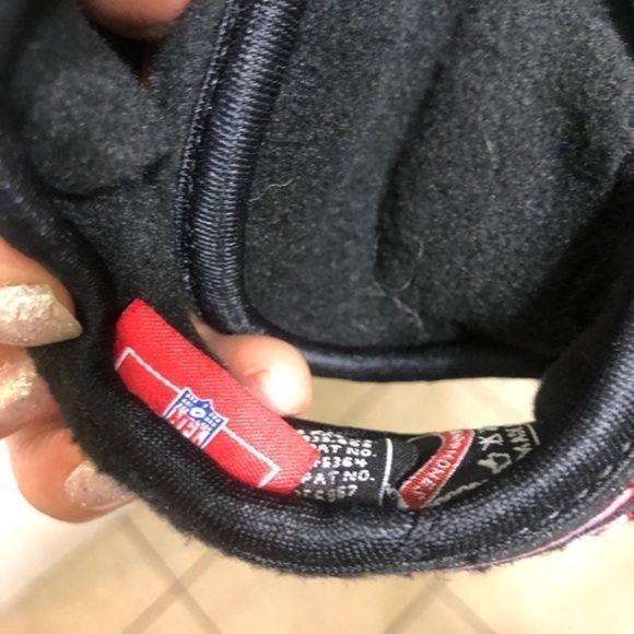 New York Giants Logo Adjustable Black Earmuffs - Picture 4 of 5